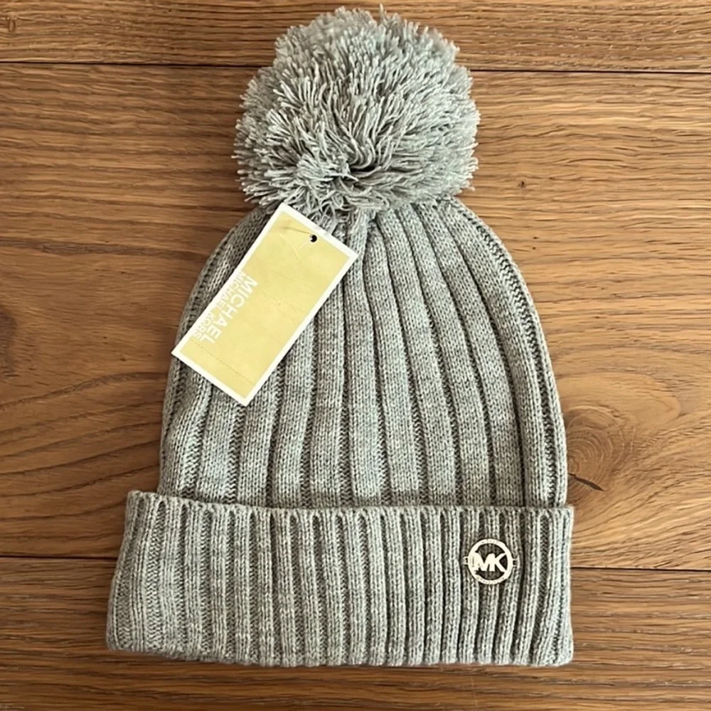 Michael Kors Beanie one size NWT gray soft Pom pom knit - Picture 1 of 2